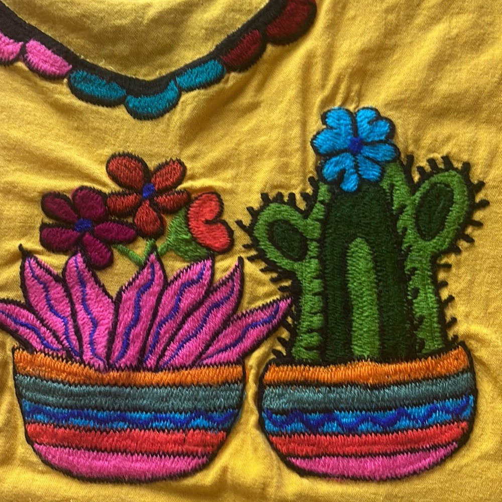 Mexican Embroidered blouse - Picture 3 of 8